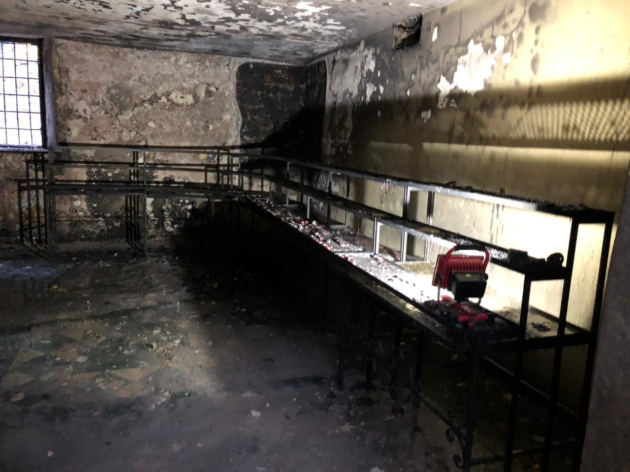 Rogo distrugge la cappella dei lumini di Oropa FOTO