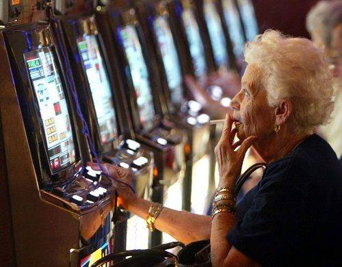 Gioco d’azzardo in Piemonte: PD, AVS e M5S chiedono la revisione della legge regionale