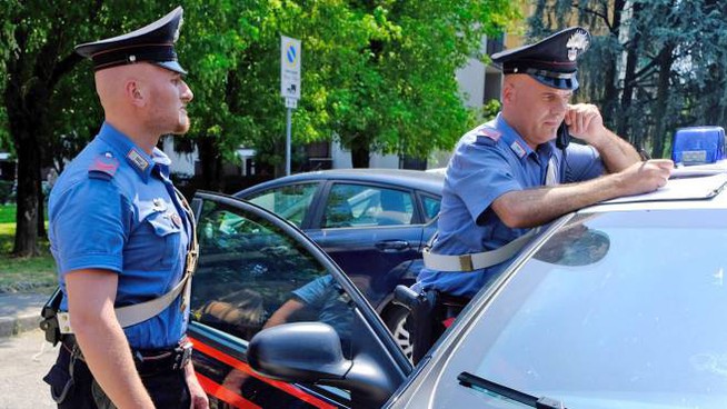 “Evade” da casa dopo una discussione su Facebook per picchiare il suo vicino