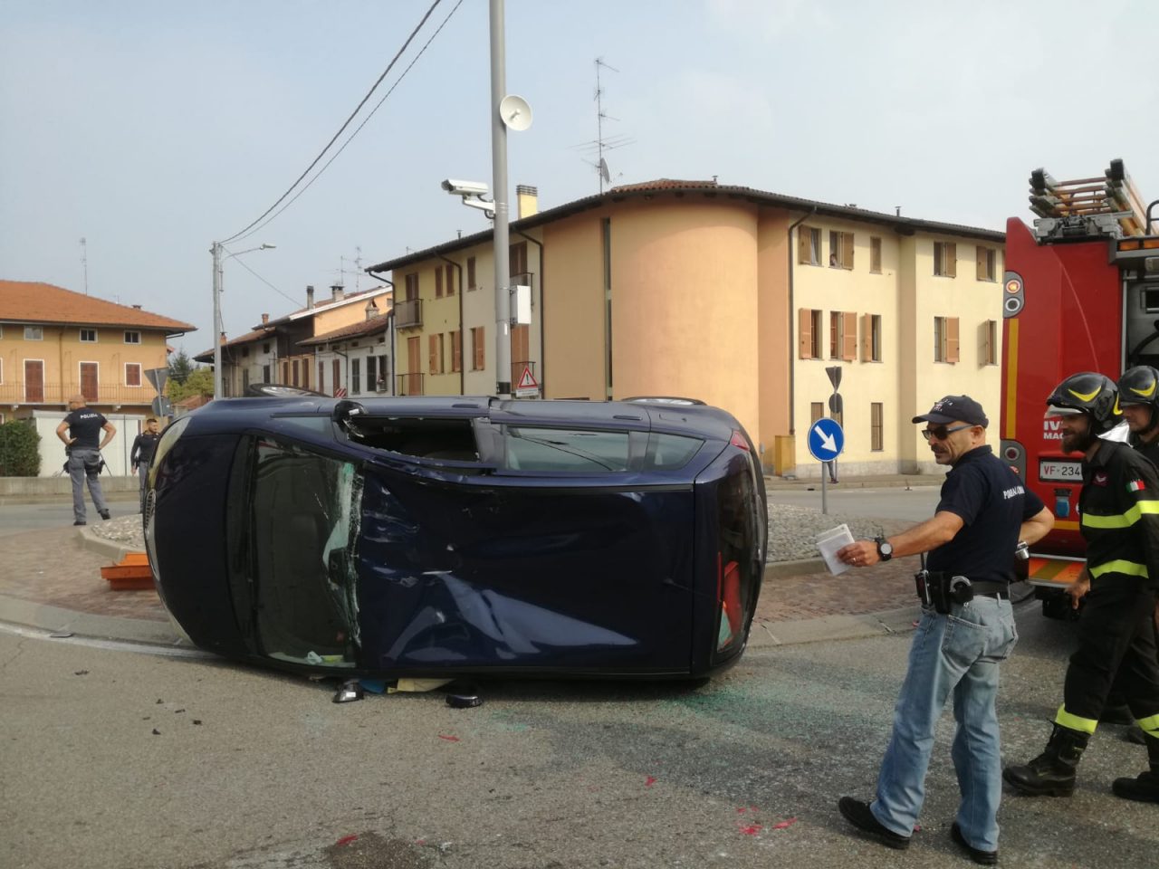 Carambola tra auto: Trossi bloccata alla rotonda di Savagnasco FOTO