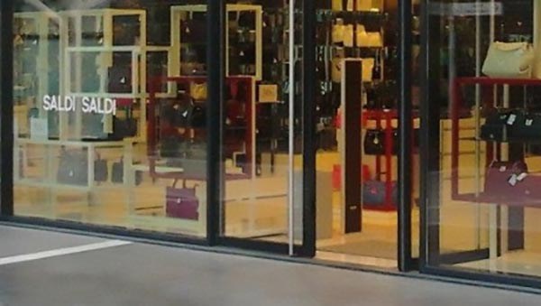 Porte spalancate d’estate e d’inverno, Legambiente contro negozi spreconi