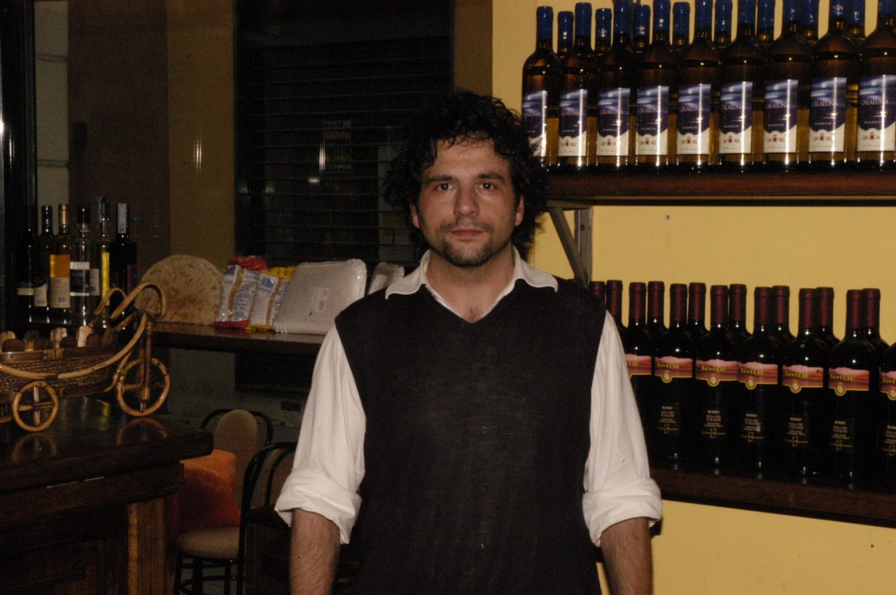 Stroncato da un infarto a 44 anni il barista pasticcere Claudio Cossu. Domani il funerale