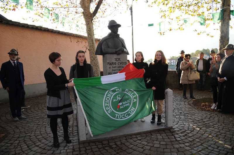Alpini, inaugurato il monumento a Cucco