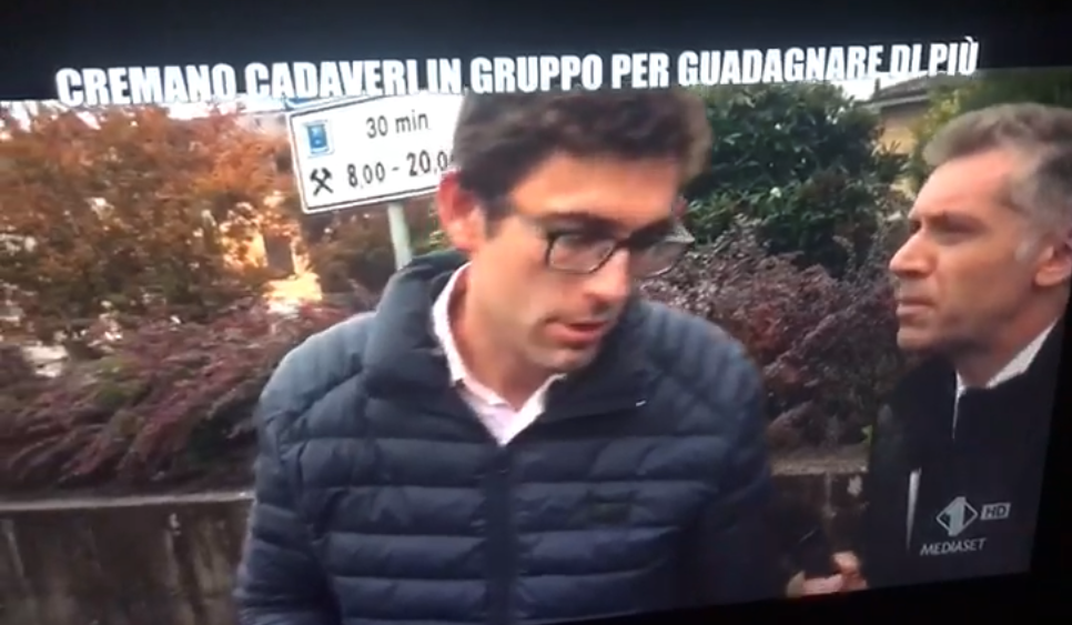 Ravetti insulta la “Iena” in tivù: “Testa di c…”