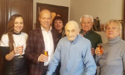 Gaglianico, auguri a "nonno" Antonio per i suoi 104 anni