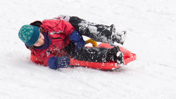 “Aiutatemi a rintracciare e ringraziare quell’angelo che ha salvato mia figlia sulla neve”