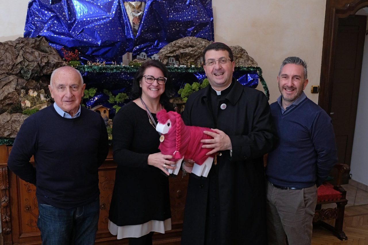 Anche il Vescovo con la pecorella “Porporina”