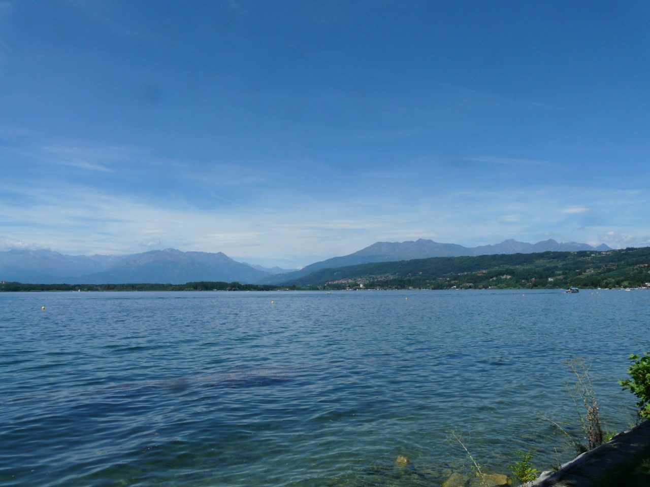 Le quattro spiagge del lago sono balneabili