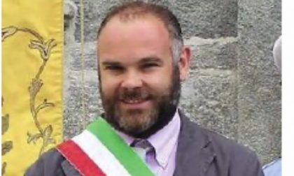 Sindaco cade dal tetto, volo di tre metri