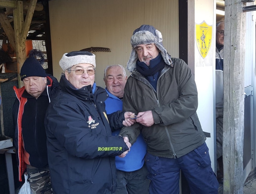 Giovanni Busato vince la gara di pesca sul ghiaccio