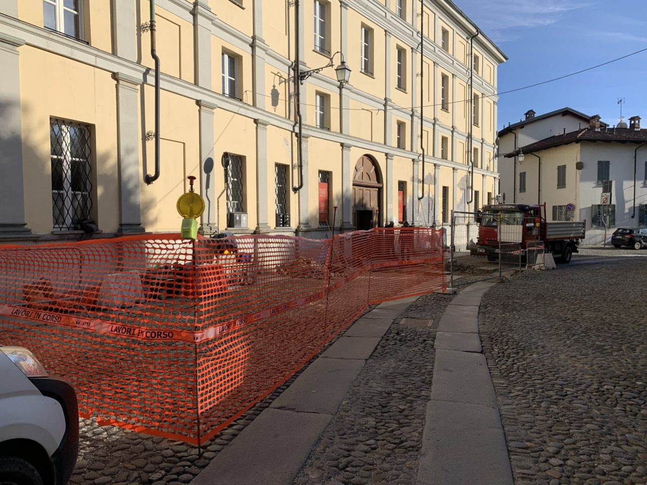 Il Piazzo si “spacca”, chiuderà per un mese via Avogadro