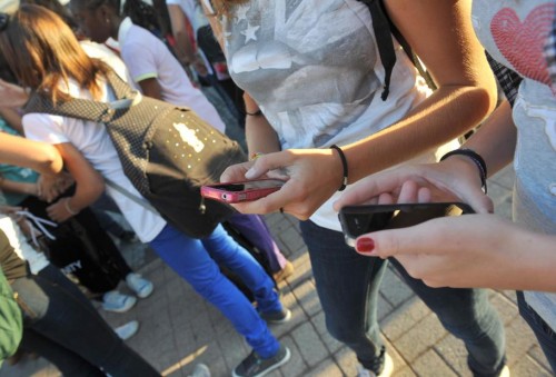 “No ai cellulari durante le visite d’istruzione”: giro di vite al Biella Tre