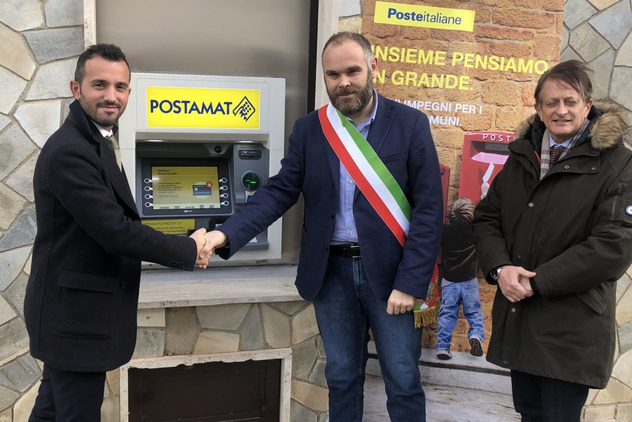 Taglio del nastro con i sindaci per tre nuovi sportelli Postamat nel Biellese
