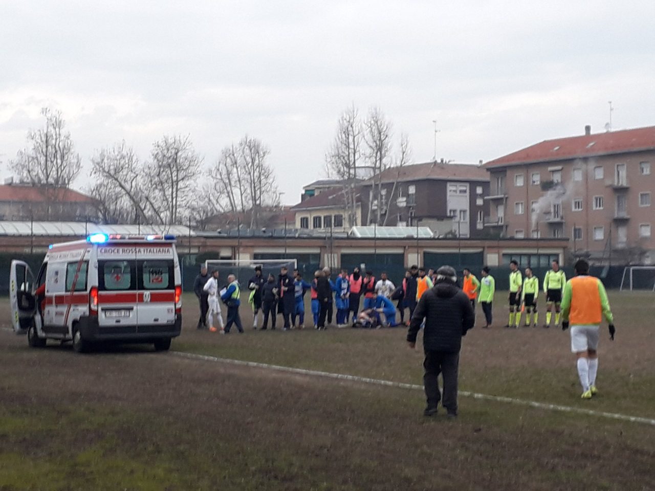 Spavento Romussi, sviene in campo FOTO