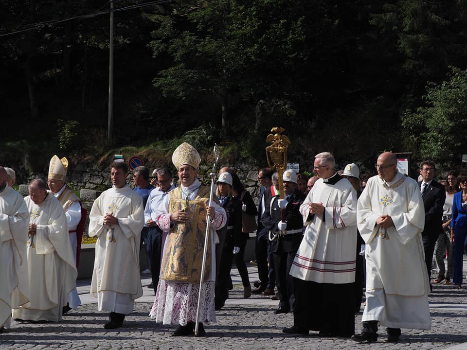 Riprendono messe e celebrazioni dei funerali in tutte le chiese del Piemonte