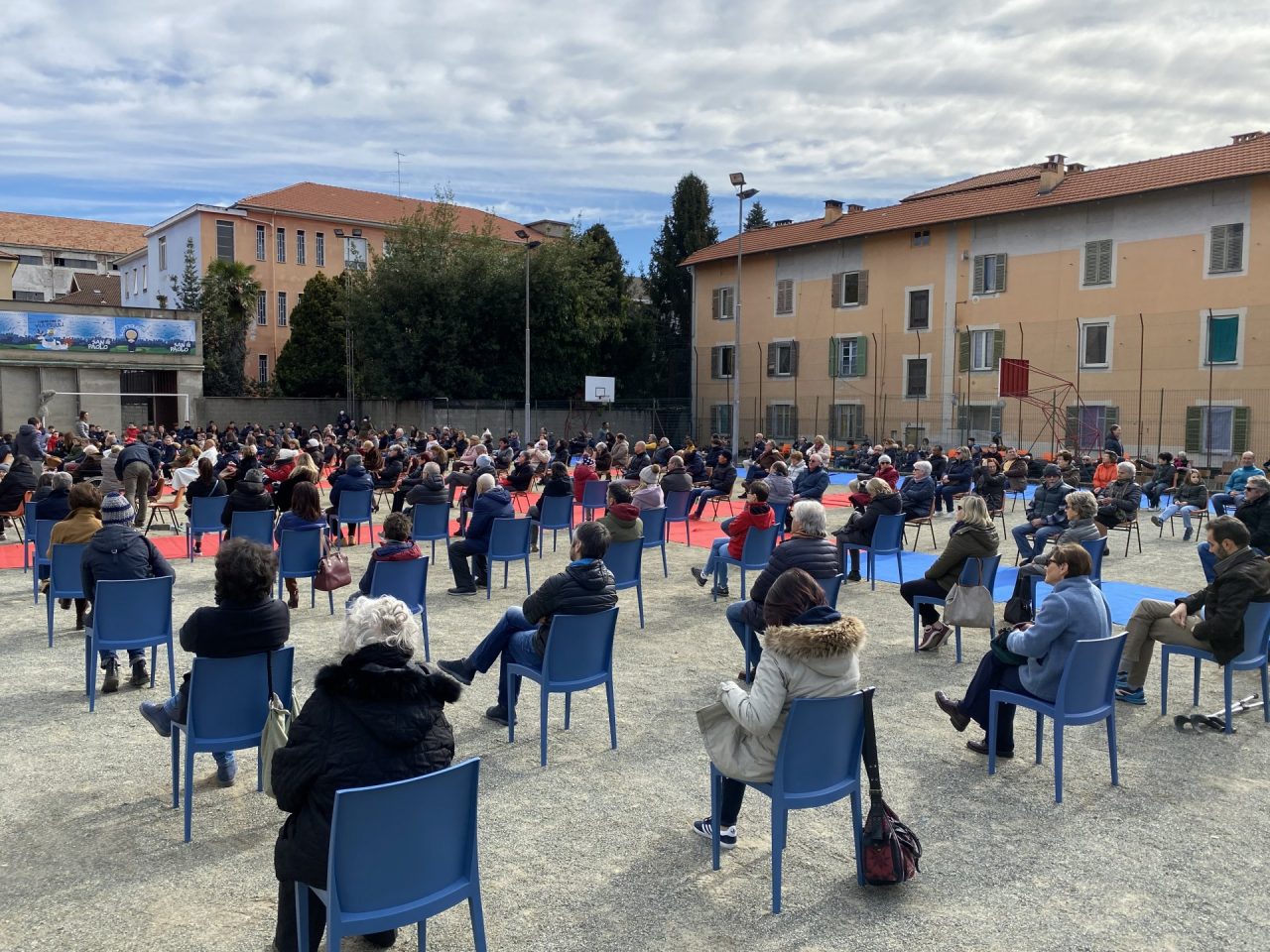 La messa ora si fa… all’aperto