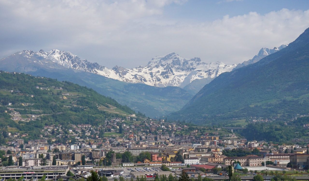 La Valle d’Aosta chiude i confini ai non residenti: “Troppi contagi”
