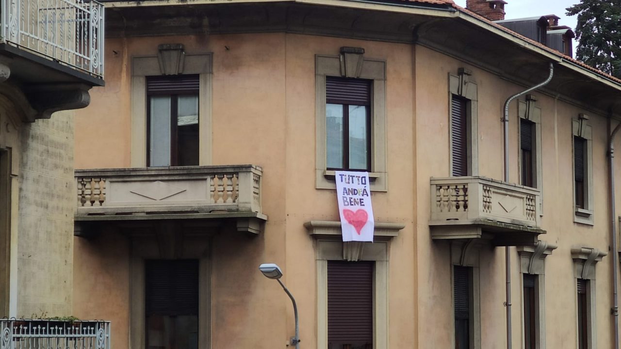 I flash-mob dai balconi arrivano a Biella