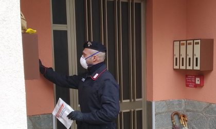 I carabinieri consegnano farmaci e cibo agli anziani