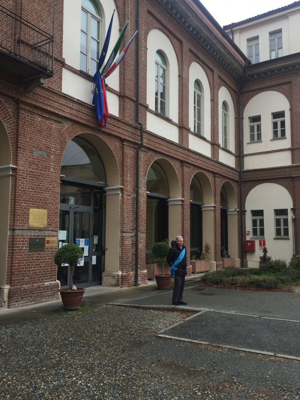 Bandiere a mezz’asta e un minuto di silenzio per la Provincia e per gli alpini
