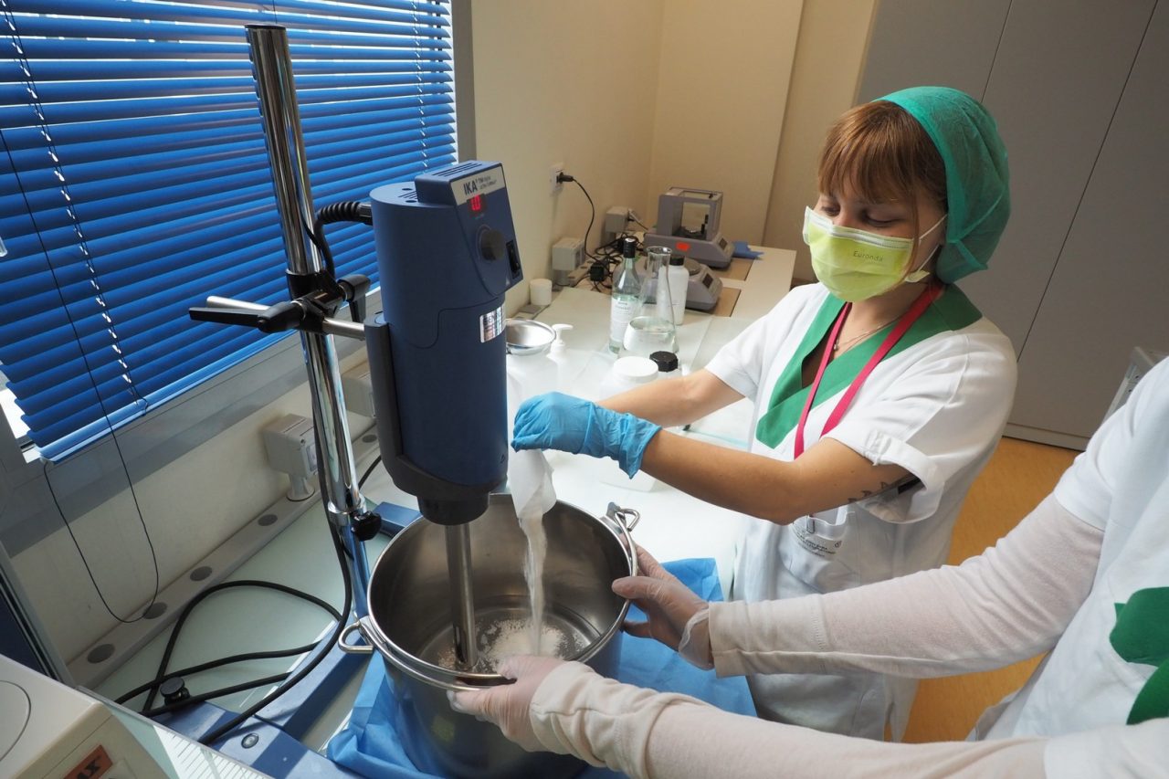 Gel igienizzante: produzione della farmacia ospedaliera dell’ASL Biella FOTO