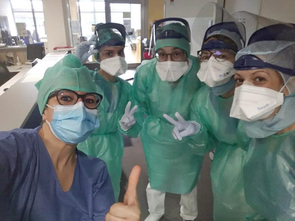 Coronavirus, dal reparto Covid l’infermiera in prima linea: “Vietato arrendersi”