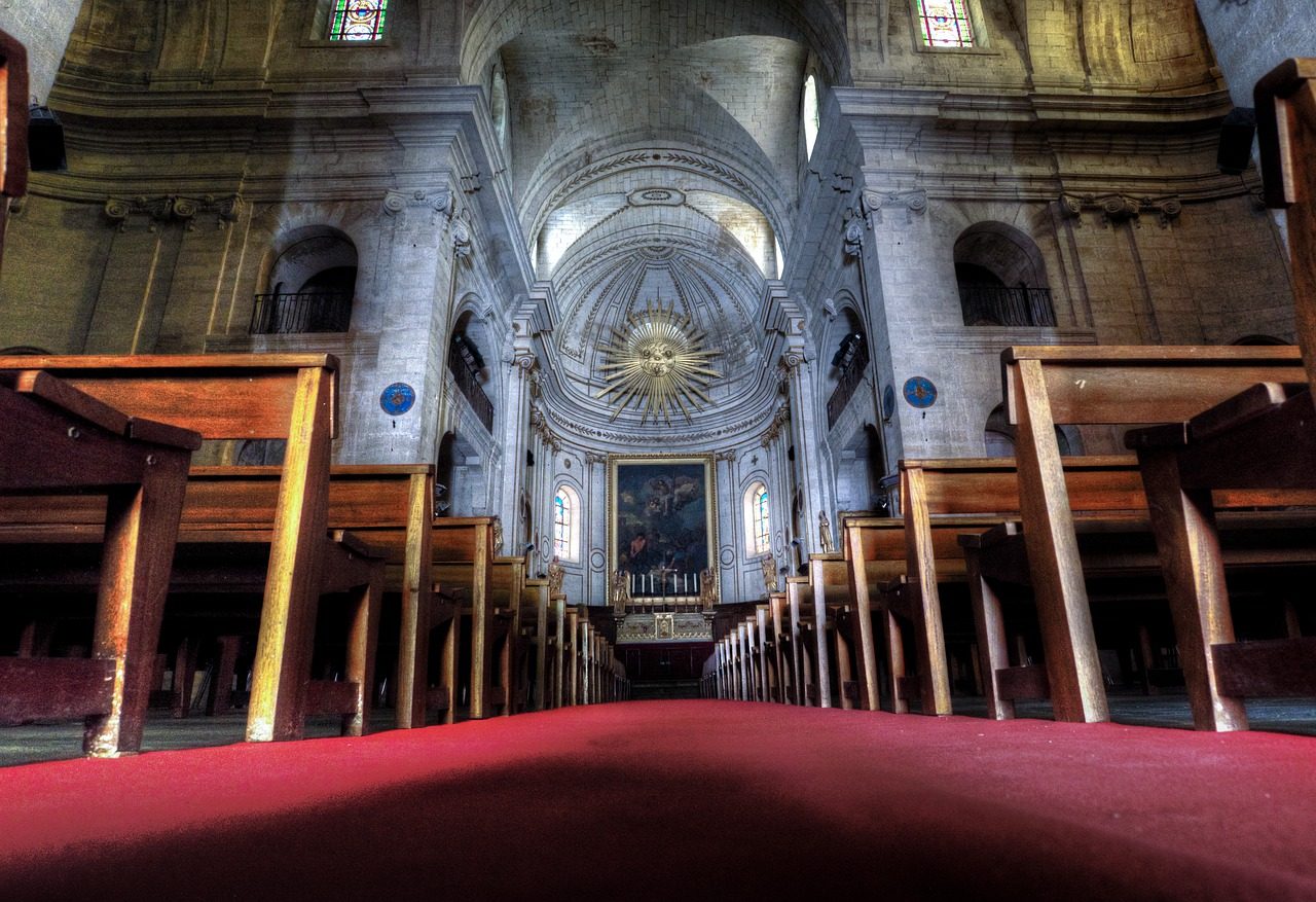 Ancora niente messe a porte aperte, vescovi furiosi