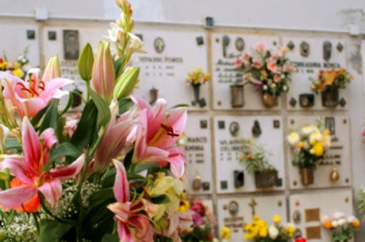 Poco spazio, comune decide: “I loculi? Saranno ceduti solo a chi è già morto”