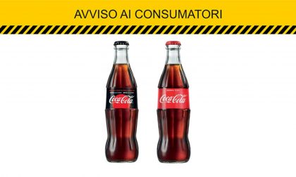 Filamenti di vetro nelle bottiglie di Coca Cola ritirate dai supermercati: “Non consumate questi lotti”