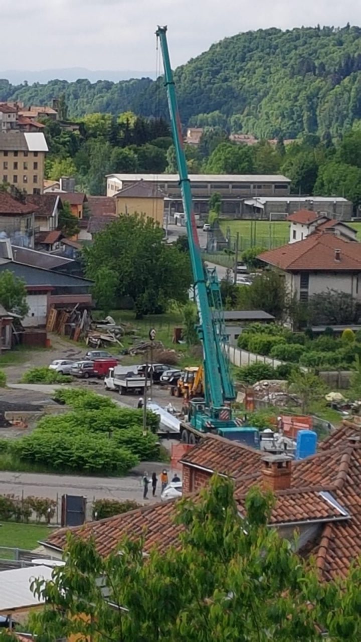 Antenna di 32 metri sbuca in mezzo a Sagliano: avanza lo spettro del 5G?