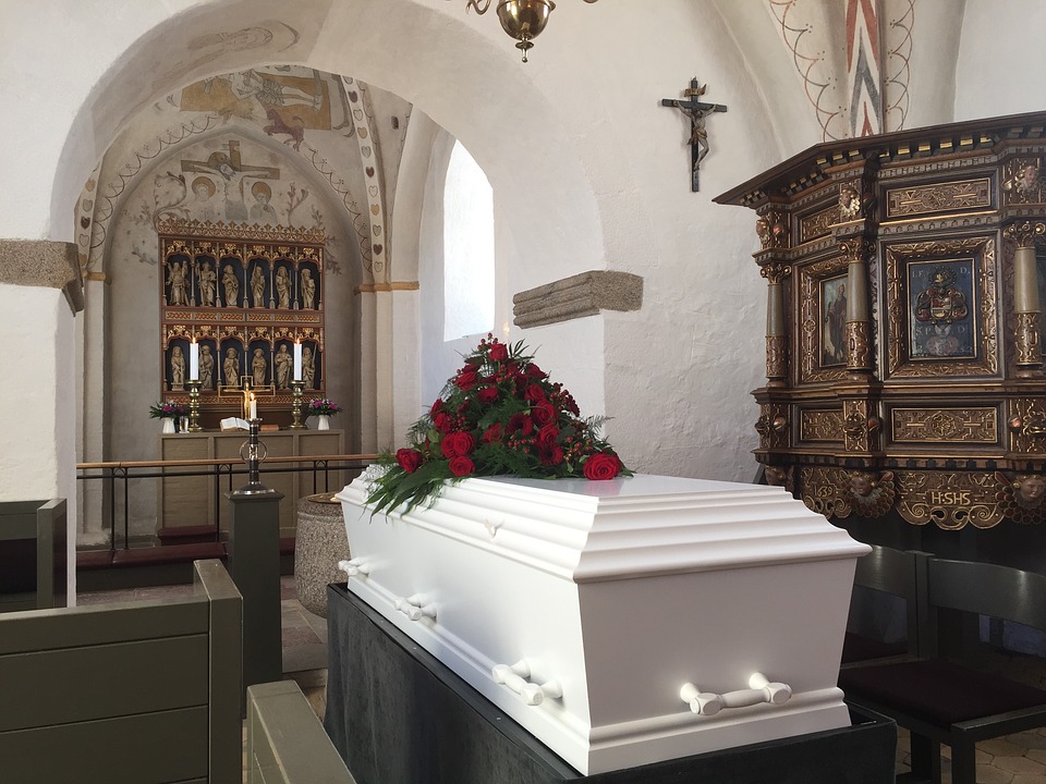 La Diocesi di Biella agli impresari funebri: “Sia provata la febbre a tutti coloro che partecipano ai funerali”