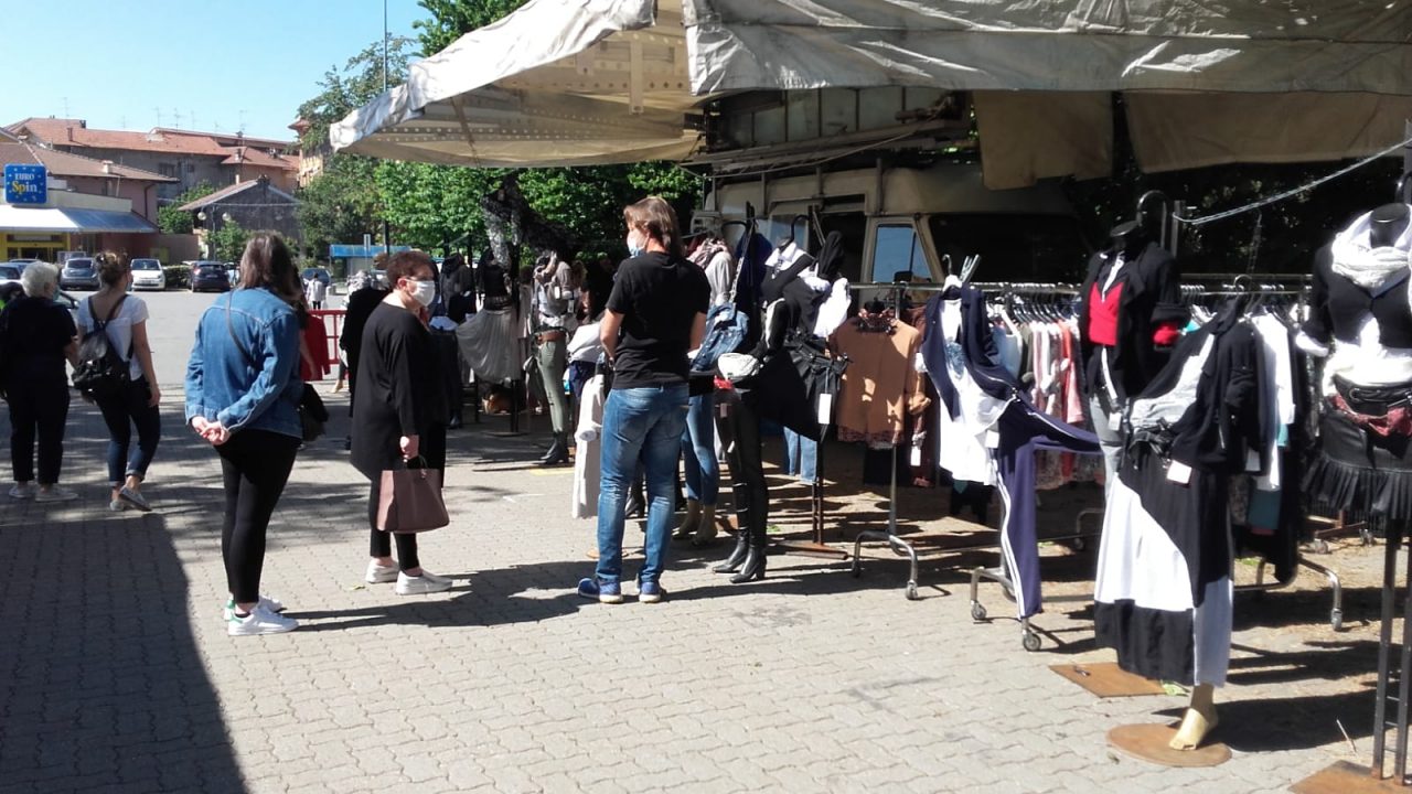 Il mercato tra distanze e mascherine-FOTOGALLERY