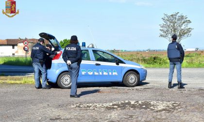 Giovane donna di Biella trovata morta nel baule della sua auto a Desenzano del Garda