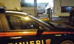 Non riesce il furto in un magazzino tessile: arrivano i carabinieri, ladri in fuga