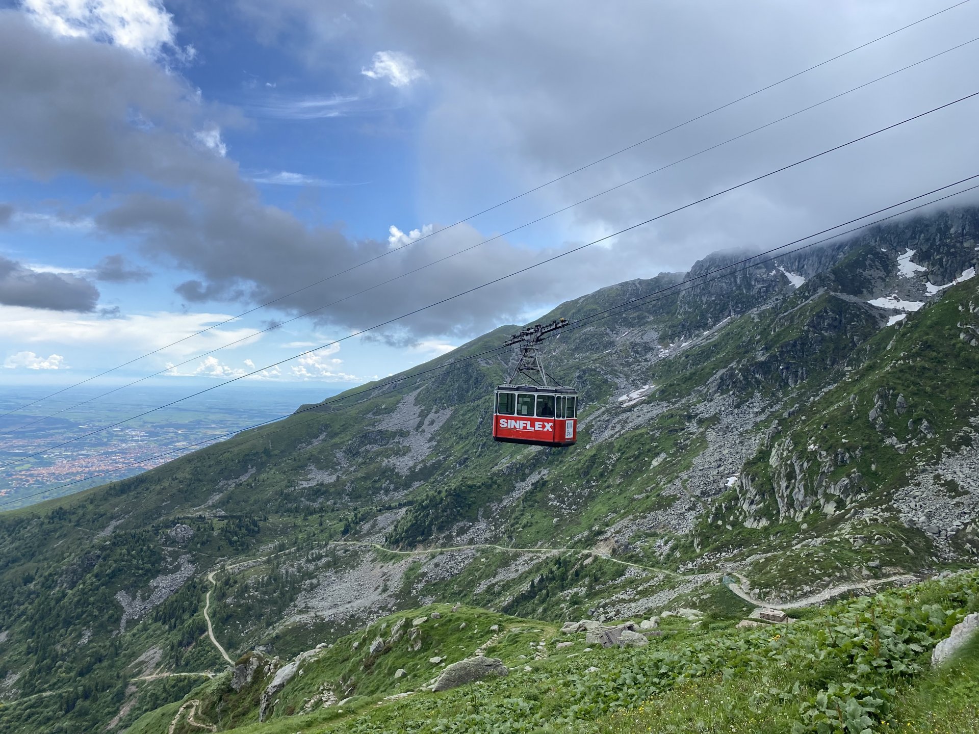 Video Funivia : Un assist per la funivia di Artavaggio «Servizio pubblico ... : La natura del giardino d' europa e i suoi panorami unici, accessibili a chiunque, una tappa imperdibile per gli amanti della montagna e delle passeggiate.