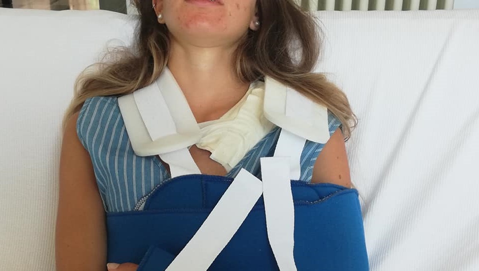 Fidanzatini travolti da un’auto pirata in Liguria. La denuncia della mamma biellese della 17enne