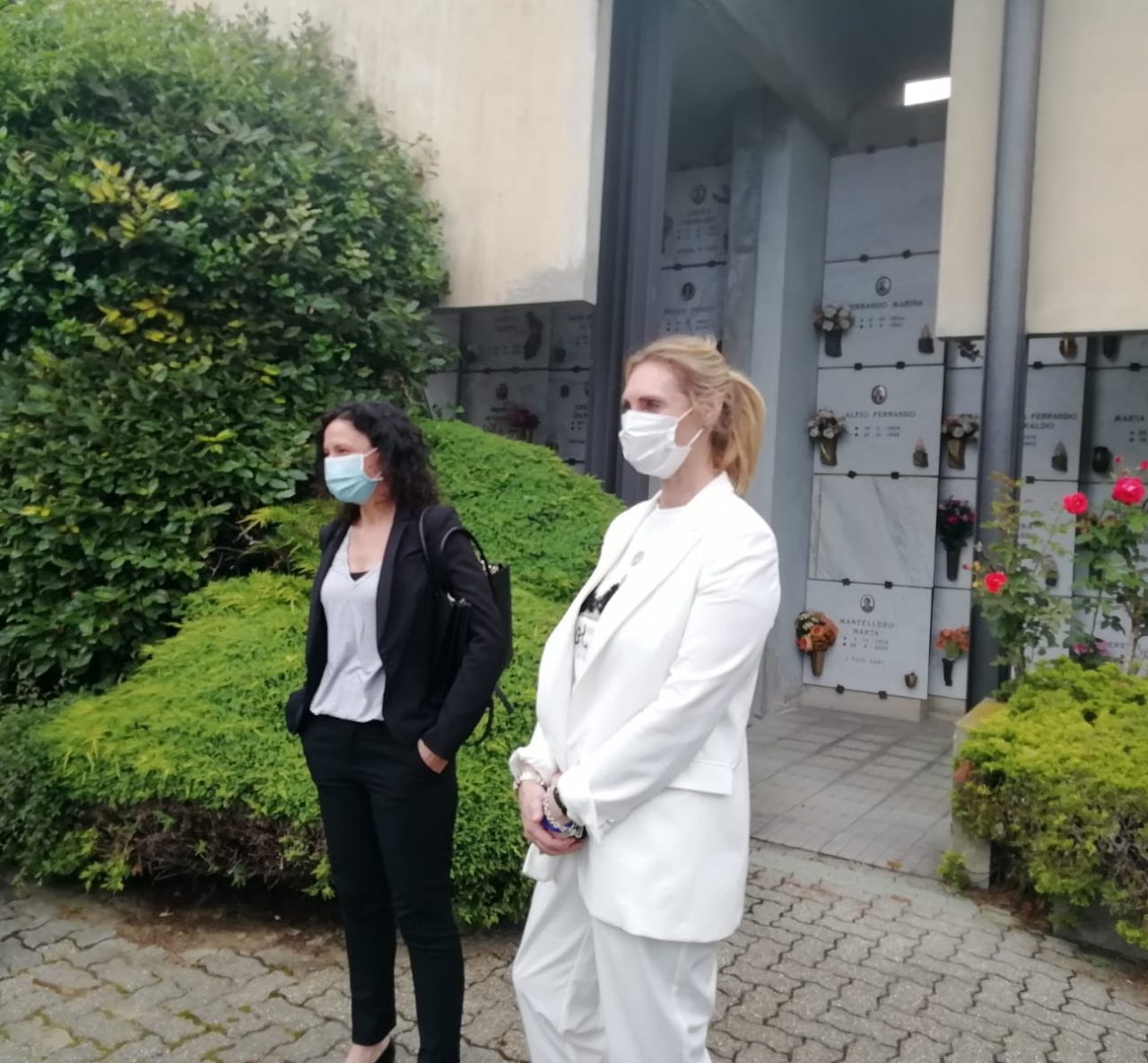Fiori e preghiere per la famiglia Ferraro di Sagliano