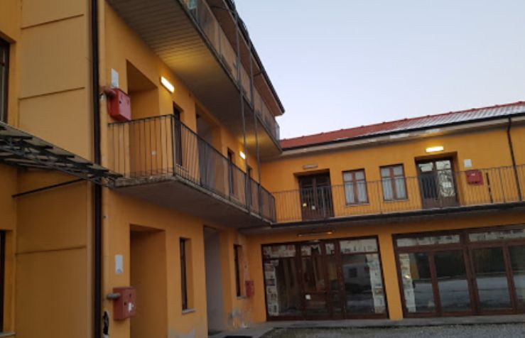 Alberghiero, otto aule in un prefabbricato