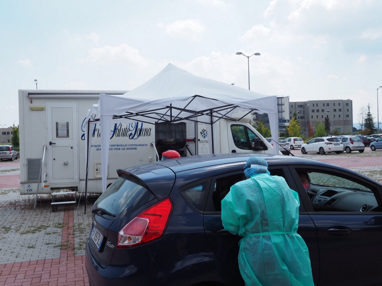 Badanti e turisti, tamponi al parcheggio