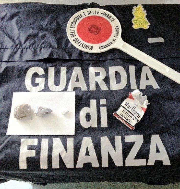 In auto più di un etto d’eroina. Arrestato corriere della droga