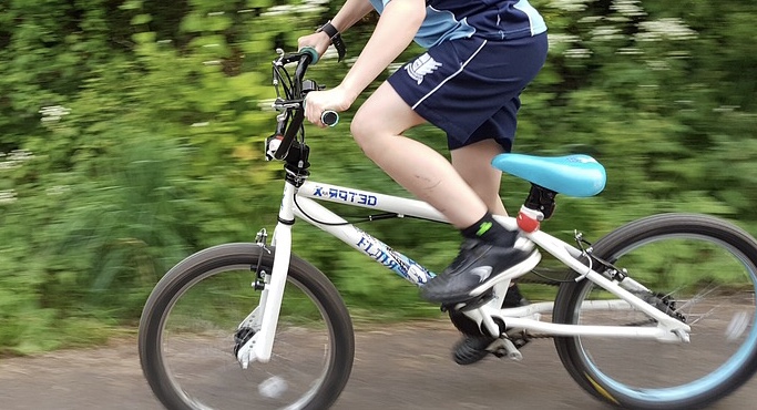 Candelo, uomo tenta avances a un ragazzino in bicicletta