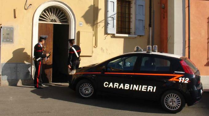 Alloggio occupato abusivamente, i carabinieri fanno sloggiare una coppia