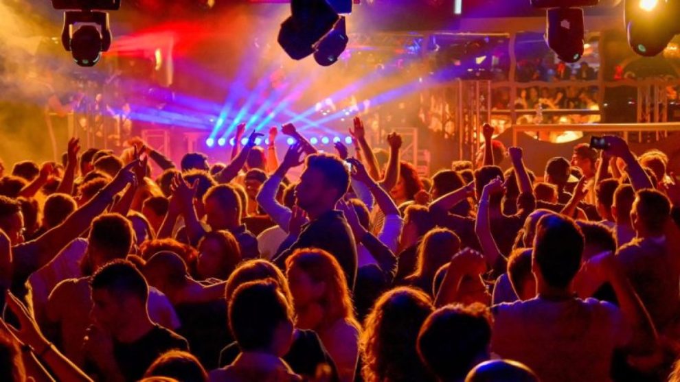 Discoteche chiuse e obbligo mascherine – Le nuove regole decise dal Ministero