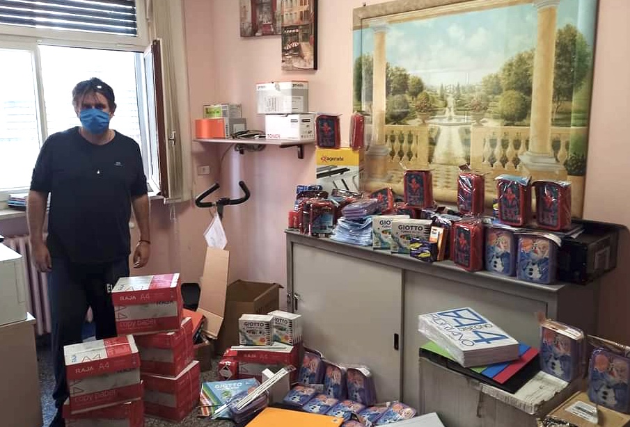 Più di 100 famiglie senza soldi per il materiale scolastico. Chi vuole donare? Ecco come fare