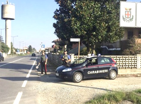 Urina sul muro della caserma  carabinieri, multa di 3mila euro e denuncia