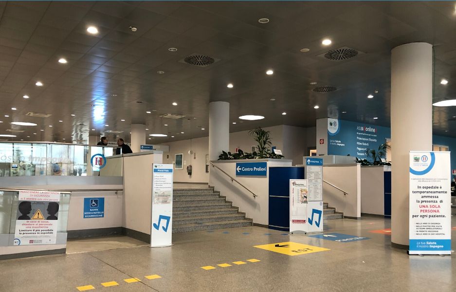 Stroncato da un infarto all’ingresso dell’Ospedale di Biella