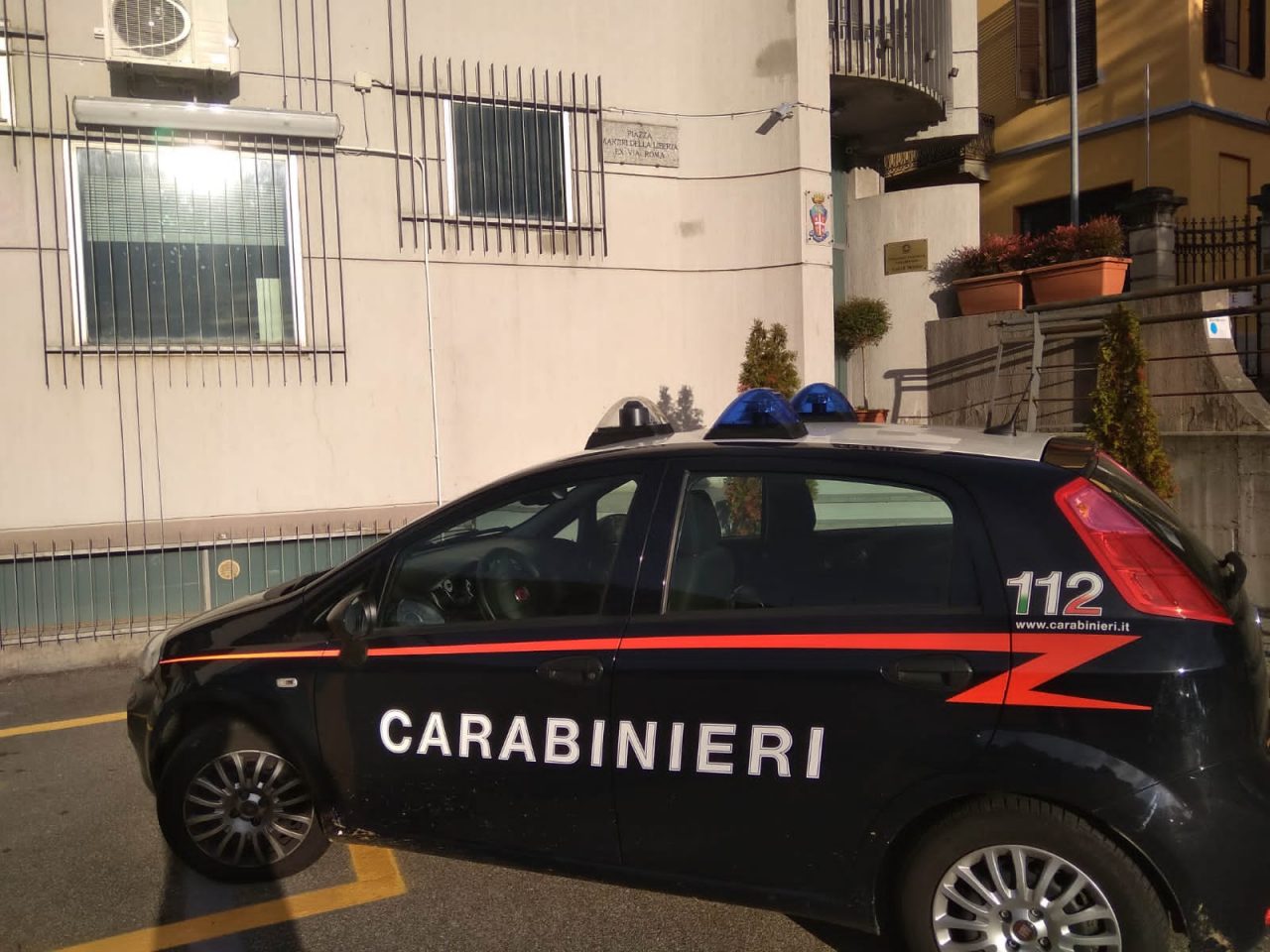 Donna trovata  riversa a terra in bagno, in stato confusionale