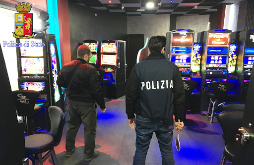 Slot machine abusive, bar di Biella rischia fino a 100mila euro di multa