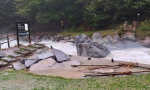 Il Ponte della Coda travolto dalle acque, era il simbolo della Valle Cervo