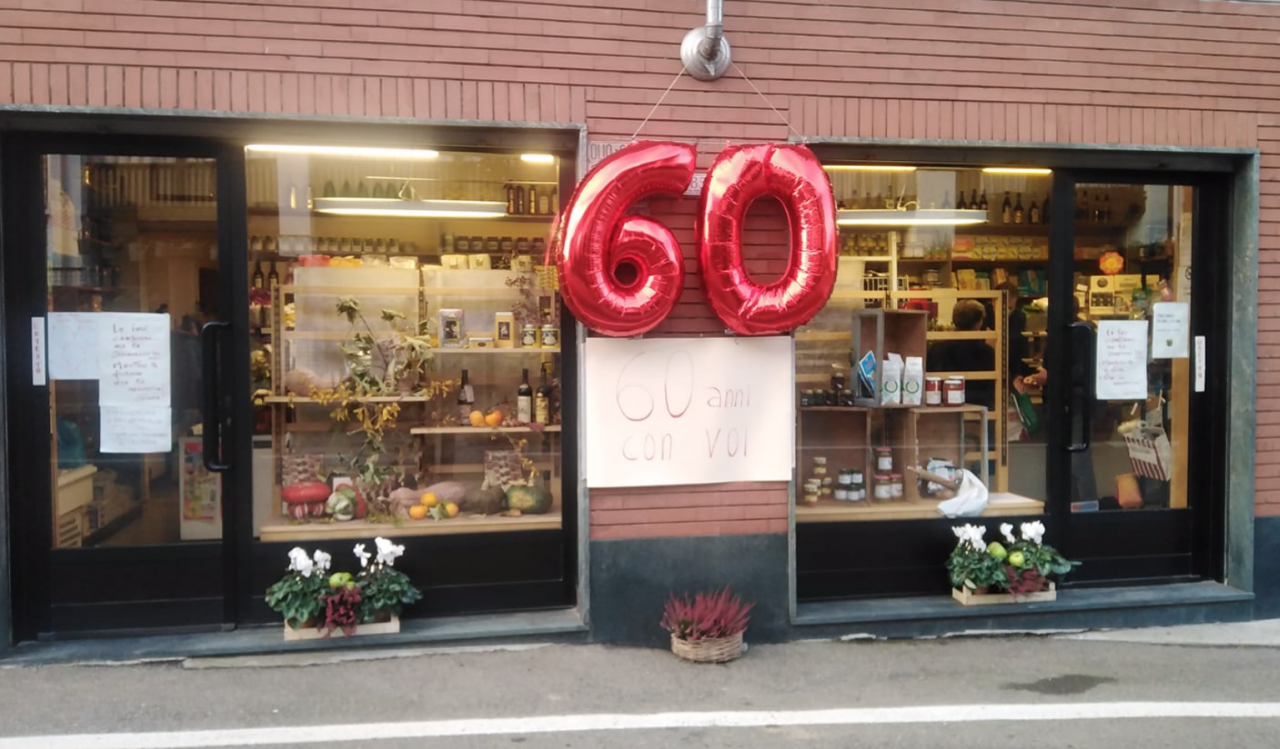 Curanuova in festa per i 60 anni del suo storico alimentari